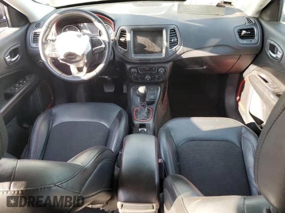 2020 Jeep Compass Trailhawk z VIN 3C4NJDDB9LT214675, wystawiony jako Copart lot #72062915 z przebiegiem 88 671 mil mil oraz Szkoda całkowita • Salvage title. Historia ofert i sprzedaży dostępna na DreamBid. Obrazek 8.