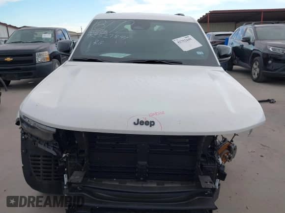 2025 Jeep Grand Cherokee Altitude with VIN 1C4RJGAG0SC266712, listed as a IAAI auction lot 42792449 with 5,453 mi miles and . Bid and sale history available at DreamBid. Image 11.