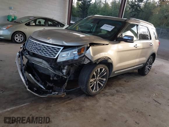 2017 Ford Explorer Platinum с VIN 1FM5K8HTXHGD64678, выставлен на аукционе IAAI как лот 43465168 с пробегом 204 184 миль миль и . История ставок и продаж доступна на DreamBid. Изображение 17.