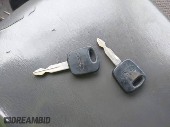 2003 Ford F-150 XL с VIN 1FTRX17213NB82511, выставлен на аукционе IAAI как лот 43583043 с пробегом Не указан миль и . История ставок и продаж доступна на DreamBid. Изображение 11.