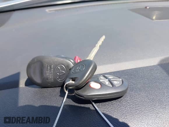 2018 Toyota Sienna LE Auto Access Seat with VIN 5TDKZ3DC3JS908591, listed as a IAAI auction lot 42820838 with 36,738 mi miles and . Bid and sale history available at DreamBid. Image 11.