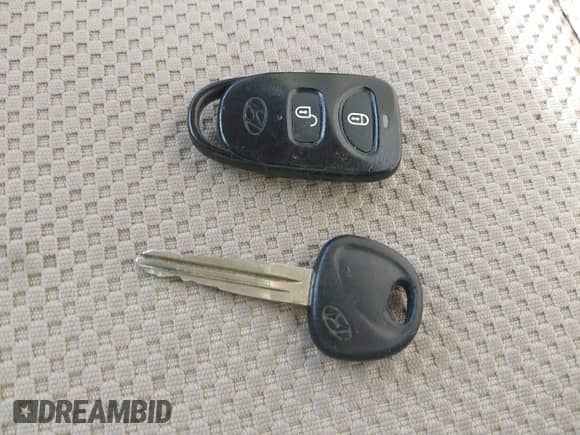 2007 Hyundai Tucson SE z VIN KM8JN72D77U674160, wystawiony jako IAAI lot #41581269 z przebiegiem 193 424 mil mil oraz . Historia ofert i sprzedaży dostępna na DreamBid. Obrazek 11.