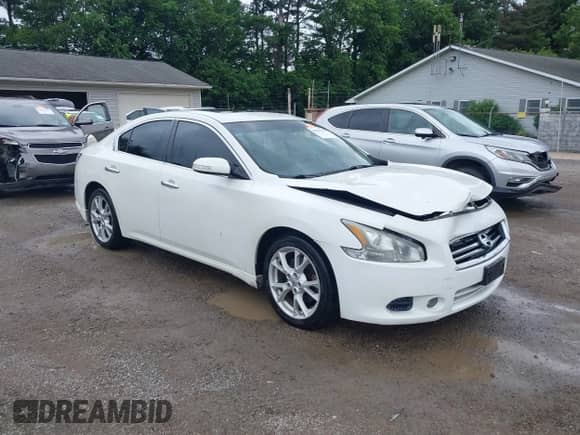 2013 Nissan Maxima SV z VIN 1N4AA5AP1DC825064, wystawiony jako IAAI lot #42550258 z przebiegiem 145 222 mil mil oraz . Historia ofert i sprzedaży dostępna na DreamBid. Obrazek 1.