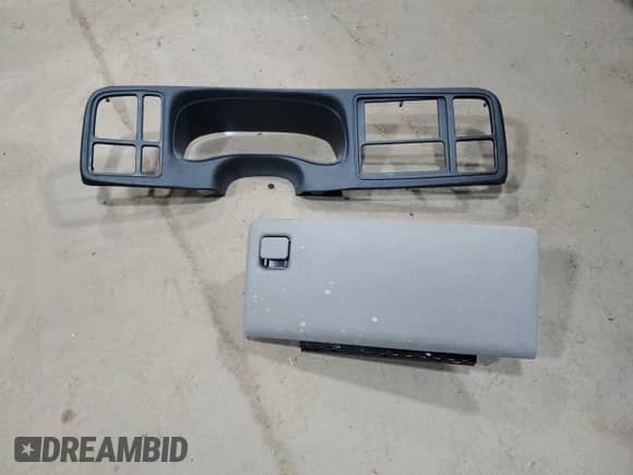 2001 Chevrolet Suburban LT с VIN 3GNFK16T41G112977, выставлен на аукционе Copart как лот 84802615 с пробегом 207 919 миль миль и На запчасти • Non repairable. История ставок и продаж доступна на DreamBid. Изображение 13.