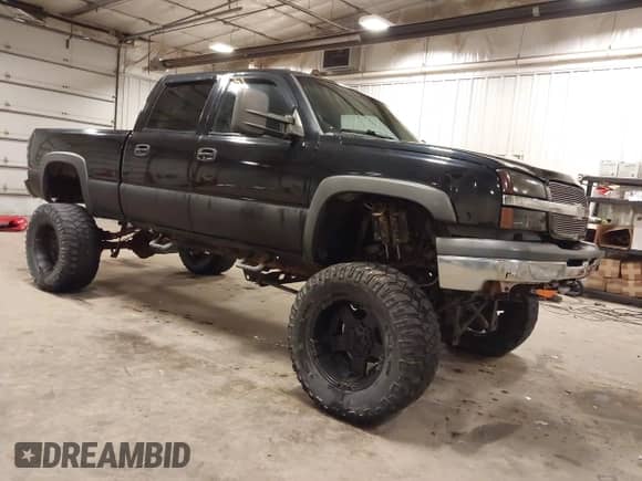 2003 Chevrolet Silverado 2500HD LT z VIN 1GCHK23U73F178089, wystawiony jako IAAI lot #43056283 z przebiegiem 151 071 mil mil oraz . Historia ofert i sprzedaży dostępna na DreamBid. Obrazek 1.