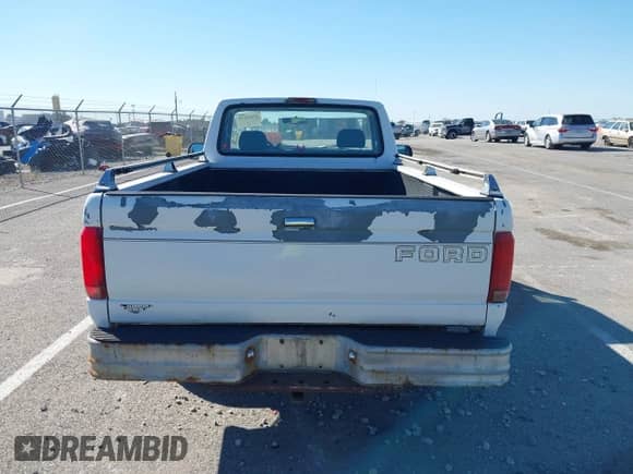 1995 Ford F-150 с VIN 1FPDF15Y8SLA31289, выставлен на аукционе IAAI как лот 43411279 с пробегом 213 242 миль миль и . История ставок и продаж доступна на DreamBid. Изображение 18.
