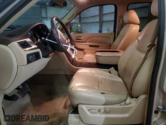 2013 Cadillac Escalade Luxury with VIN 1GYS4BEF5DR331822, listed as a Copart auction lot 84704785 with 210,157 mi miles and Clean title. Bid and sale history available at DreamBid. Image 7.