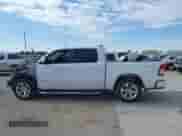 2021 Ram 1500 Big Horn z VIN 1C6SRFFT5MN650476, wystawiony jako IAAI lot #41229878 z przebiegiem 107 980 mil mil oraz . Historia ofert i sprzedaży dostępna na DreamBid. Obrazek 14.