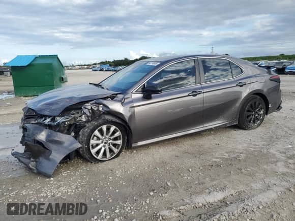 2020 Toyota Camry LE z VIN 4T1C11AK7LU372329, wystawiony jako Copart lot #84774805 z przebiegiem 92 339 mil mil oraz Nie do naprawy • Non repairable. Historia ofert i sprzedaży dostępna na DreamBid. Obrazek 1.