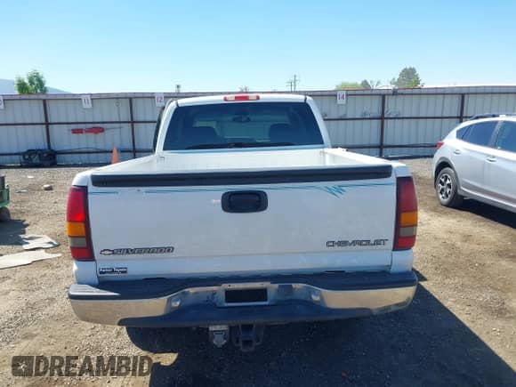 2002 Chevrolet Silverado 1500 LS with VIN 1GCEC19T22Z114628, listed as a IAAI auction lot 42391345 with 175,385 mi miles and . Bid and sale history available at DreamBid. Image 17.