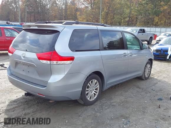 2013 Toyota Sienna XLE AAS with VIN 5TDYK3DC1DS392332, listed as a IAAI auction lot 40968544 with 129,081 mi miles and . Bid and sale history available at DreamBid. Image 4.