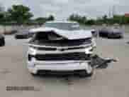 2023 Chevrolet Silverado 1500 z VIN 1GCPADE86PZ321242, wystawiony jako Copart lot #77026824 z przebiegiem 7 400 mil mil oraz Szkoda całkowita • Salvage title. Historia ofert i sprzedaży dostępna na DreamBid. Obrazek 13.