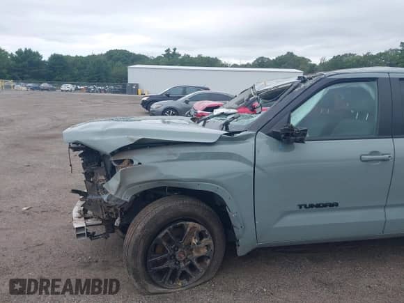 2024 Toyota Tundra SR5 с VIN 5TFLA5DB6RX182522, выставлен на аукционе IAAI как лот 43048617 с пробегом 17 236 миль миль и . История ставок и продаж доступна на DreamBid. Изображение 18.