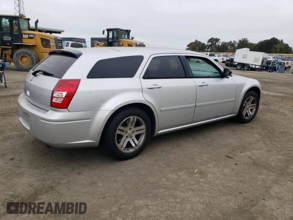 2006 Dodge Magnum with VIN 2D4FV47T96H122432, listed as a Copart auction lot 73424564 with 188,568 mi miles and Salvage title. Bid and sale history available at DreamBid. Image 3.