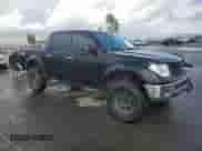 2005 Nissan Frontier SE z VIN 1N6AD07W55C430709, wystawiony jako Copart lot #49446725 z przebiegiem 233 907 mil mil oraz Szkoda całkowita • Salvage title. Historia ofert i sprzedaży dostępna na DreamBid. Obrazek 4.