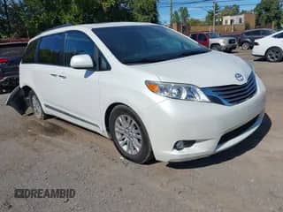 2016 Toyota Sienna XLE z VIN 5TDYK3DC0GS734583, wystawiony jako IAAI lot #43363333 z przebiegiem 110 816 mil mil oraz . Historia ofert i sprzedaży dostępna na DreamBid. Obrazek 1.