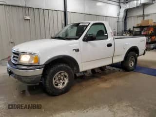 2003 Ford F-150 XL z VIN 2FTRF18W53CA96144, wystawiony jako Copart lot #47589205 z przebiegiem 246 767 mil mil oraz Czysty tytuł • Clean title. Historia ofert i sprzedaży dostępna na DreamBid. Obrazek 1.