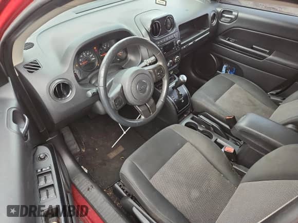 2012 Jeep Compass Latitude z VIN 1C4NJDEB5CD658849, wystawiony jako Copart lot #86240375 z przebiegiem 152 092 mil mil oraz Szkoda całkowita • Salvage title. Historia ofert i sprzedaży dostępna na DreamBid. Obrazek 8.