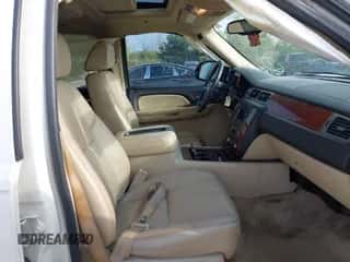 2008 Chevrolet Tahoe 1LT z VIN 1GNFK13068R195963, wystawiony jako IAAI lot #43201988 z przebiegiem 232 490 mil mil oraz . Historia ofert i sprzedaży dostępna na DreamBid. Obrazek 5.
