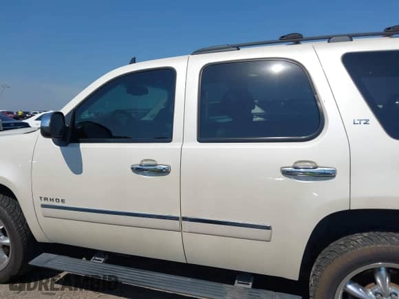 2010 Chevrolet Tahoe LTZ with VIN 1GNUKCE06AR125966, listed as a IAAI auction lot 42544013 with 243,418 mi miles and . Bid and sale history available at DreamBid. Image 14.