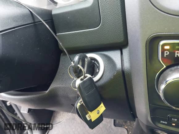 2015 Ram 1500 Express z VIN 1C6RR7KTXFS680314, wystawiony jako IAAI lot #43040717 z przebiegiem 153 999 mil mil oraz . Historia ofert i sprzedaży dostępna na DreamBid. Obrazek 11.