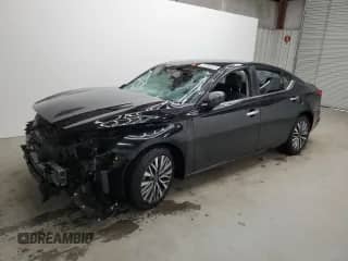 2024 Nissan Altima SV z VIN 1N4BL4DV2RN350863, wystawiony jako Copart lot #90469895 z przebiegiem Nie podano mil oraz Nie do naprawy • Non repairable. Historia ofert i sprzedaży dostępna na DreamBid. Obrazek 1.