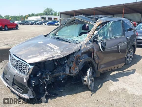 2020 Kia Sorento EX with VIN 5XYPHDA56LG633013, listed as a IAAI auction lot 42839528 with Not provided miles and . Bid and sale history available at DreamBid. Image 2.