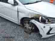 2018 Hyundai Elantra SEL z VIN 5NPD84LF5JH364968, wystawiony jako IAAI lot #42913095 z przebiegiem 54 251 mil mil oraz . Historia ofert i sprzedaży dostępna na DreamBid. Obrazek 6.