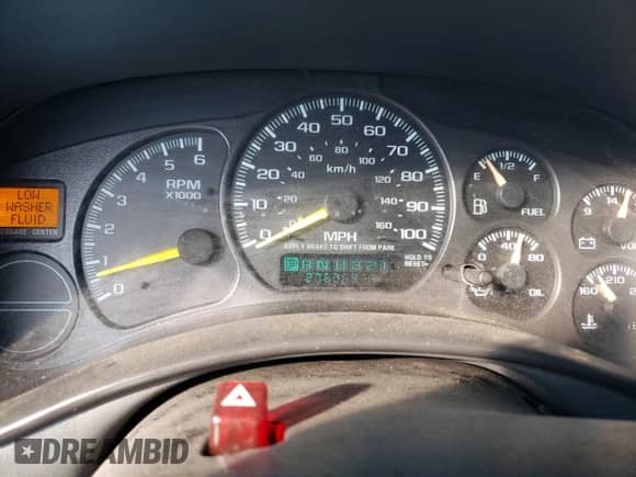 2001 Chevrolet Suburban LT z VIN 3GNFK16T11G189080, wystawiony jako Copart lot #69285174 z przebiegiem 276 069 mil mil oraz Czysty tytuł • Clean title. Historia ofert i sprzedaży dostępna na DreamBid. Obrazek 9.