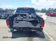 2017 Ram 1500 Big Horn z VIN 1C6RR7LG8HS584105, wystawiony jako IAAI lot #42557105 z przebiegiem 200 456 mil mil oraz . Historia ofert i sprzedaży dostępna na DreamBid. Obrazek 16.