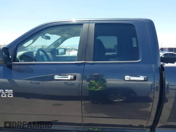 2018 Ram 1500 Big Horn z VIN 1C6RR7GG3JS319415, wystawiony jako IAAI lot #42517862 z przebiegiem 117 906 mil mil oraz . Historia ofert i sprzedaży dostępna na DreamBid. Obrazek 15.