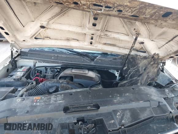 2013 Chevrolet Suburban LTZ z VIN 1GNSCKE02DR107533, wystawiony jako IAAI lot #41990318 z przebiegiem 228 846 mil mil oraz . Historia ofert i sprzedaży dostępna na DreamBid. Obrazek 10.