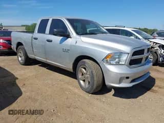 2013 Ram 1500 Express z VIN 1C6RR7FT4DS573900, wystawiony jako IAAI lot #42811914 z przebiegiem 133 276 mil mil oraz . Historia ofert i sprzedaży dostępna na DreamBid. Obrazek 1.