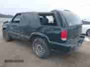 2002 Chevrolet Blazer LS z VIN 1GNDT13W22K228255, wystawiony jako IAAI lot #42923627 z przebiegiem 166 545 mil mil oraz . Historia ofert i sprzedaży dostępna na DreamBid. Obrazek 3.