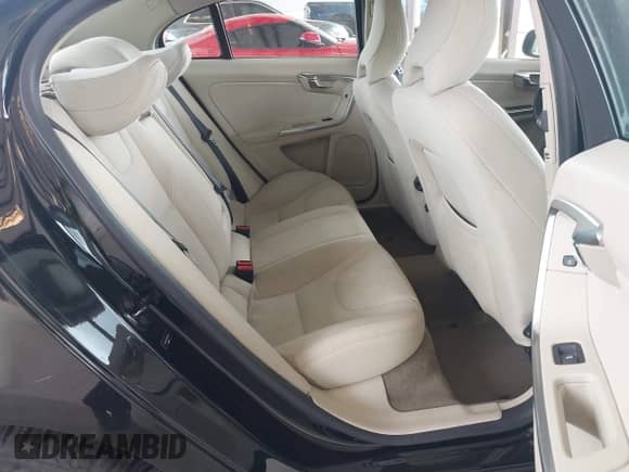 2012 Volvo S60 T5 с VIN YV1622FS8C2031282, выставлен на аукционе IAAI как лот 43220536 с пробегом 127 592 миль миль и . История ставок и продаж доступна на DreamBid. Изображение 8.