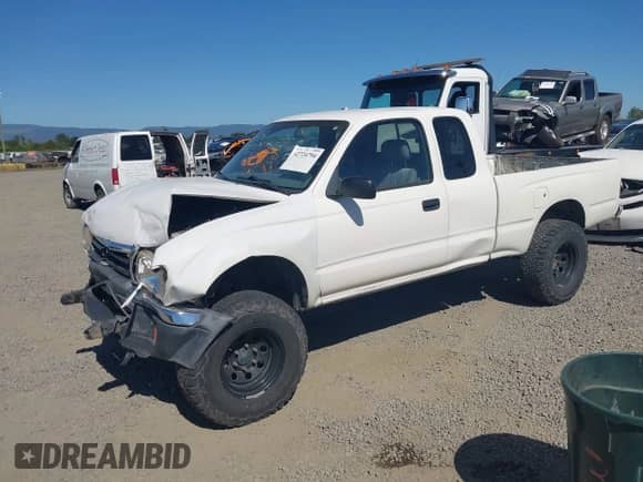 1999 Toyota Tacoma z VIN 4TAWN72N4XZ462124, wystawiony jako IAAI lot #42724794 z przebiegiem 279 583 mil mil oraz . Historia ofert i sprzedaży dostępna na DreamBid. Obrazek 2.