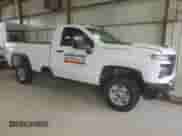 2025 Chevrolet Silverado 2500HD Work Truck z VIN 1GC3KLE74SF161143, wystawiony jako Copart lot #63895385 z przebiegiem 14 704 mil mil oraz Szkoda całkowita • Salvage title. Historia ofert i sprzedaży dostępna na DreamBid. Obrazek 4.
