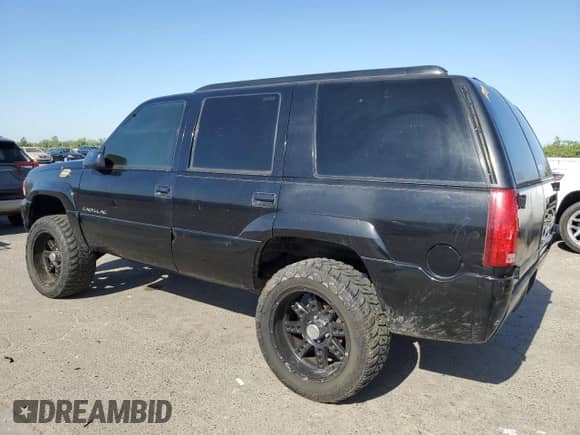 2000 Cadillac Escalade z VIN 1GYEK13R4YR103293, wystawiony jako Copart lot #58673244 z przebiegiem Nie podano mil oraz Nie do naprawy • Non repairable. Historia ofert i sprzedaży dostępna na DreamBid. Obrazek 2.