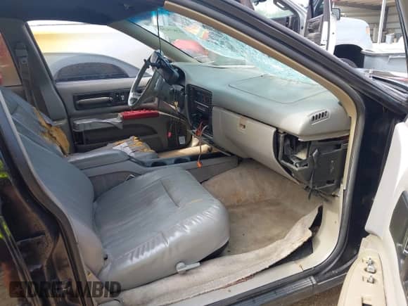 1995 Chevrolet Caprice с VIN 1G1BL52P0SR113056, выставлен на аукционе IAAI как лот 42787529 с пробегом 145 477 миль миль и . История ставок и продаж доступна на DreamBid. Изображение 5.