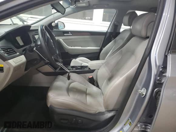 2017 Hyundai Sonata Sport z VIN 5NPE34AF4HH588331, wystawiony jako Copart lot #70566855 z przebiegiem Nie podano mil oraz Szkoda całkowita • Salvage title. Historia ofert i sprzedaży dostępna na DreamBid. Obrazek 7.