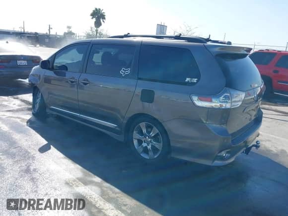 2012 Toyota Sienna SE with VIN 5TDXK3DCXCS233593, listed as a IAAI auction lot 41959611 with 85,558 mi miles and . Bid and sale history available at DreamBid. Image 3.