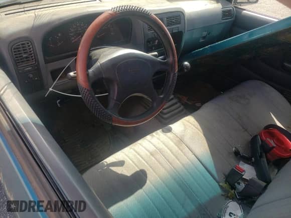 1995 Nissan Frontier z VIN 1N6SD11S3SC475028, wystawiony jako Copart lot #67705745 z przebiegiem 456 829 mil mil oraz Szkoda całkowita • Salvage title. Historia ofert i sprzedaży dostępna na DreamBid. Obrazek 8.