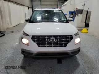 2025 Hyundai Venue SEL z VIN KMHRC8A30SU392734, wystawiony jako Copart lot #89492325 z przebiegiem 2 732 mil mil oraz Nie do naprawy • Non repairable. Historia ofert i sprzedaży dostępna na DreamBid. Obrazek 5.