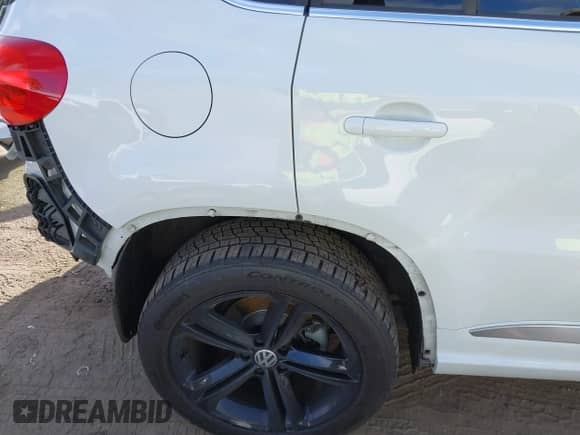 2017 Volkswagen Tiguan Sport с VIN WVGUV7AX8HW509698, выставлен на аукционе IAAI как лот 41705583 с пробегом 41 916 миль миль и . История ставок и продаж доступна на DreamBid. Изображение 18.