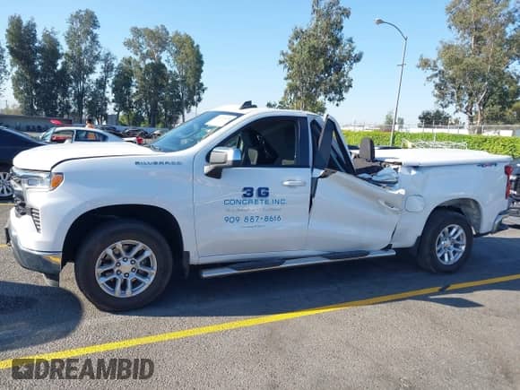 2024 Chevrolet Silverado 1500 LT z VIN 1GCPDKEK0RZ264580, wystawiony jako IAAI lot #43195118 z przebiegiem 28 820 mil mil oraz . Historia ofert i sprzedaży dostępna na DreamBid. Obrazek 14.