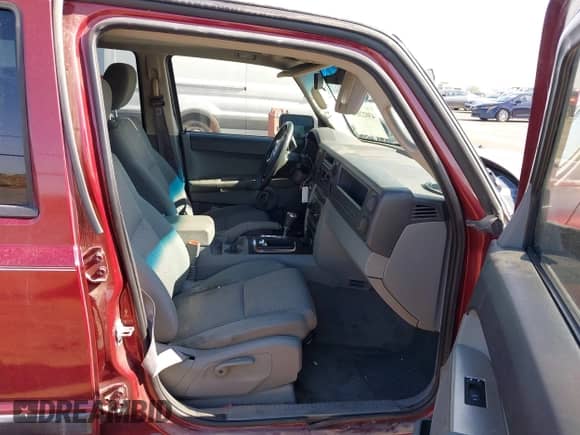 2007 Jeep Commander Sport с VIN 1J8HG48P37C695017, выставлен на аукционе IAAI как лот 43022635 с пробегом 181 902 миль миль и . История ставок и продаж доступна на DreamBid. Изображение 5.