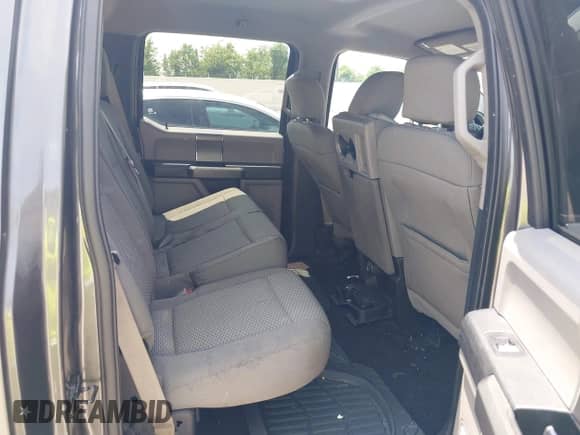 2017 Ford F-150 XL z VIN 1FTEW1CP8HKC04192, wystawiony jako IAAI lot #43060411 z przebiegiem 142 674 mil mil oraz . Historia ofert i sprzedaży dostępna na DreamBid. Obrazek 8.