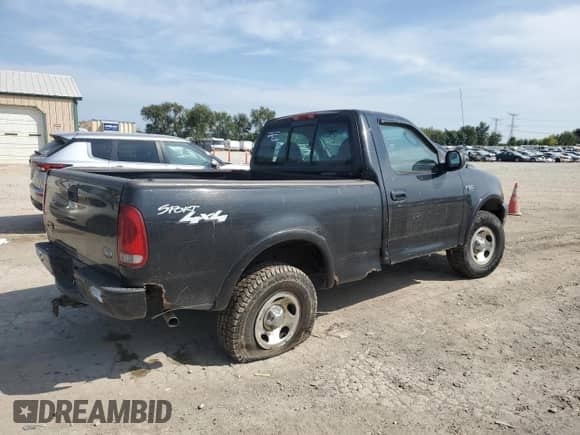 2003 Ford F-150 XL z VIN 1FTRF18213NB70120, wystawiony jako Copart lot #72227114 z przebiegiem Nie podano mil oraz Czysty tytuł • Clean title. Historia ofert i sprzedaży dostępna na DreamBid. Obrazek 3.