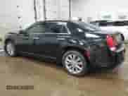 2018 Chrysler 300 Limited z VIN 2C3CCAKGXJH137775, wystawiony jako Copart lot #62379205 z przebiegiem Nie podano mil oraz Czysty tytuł • Clean title. Historia ofert i sprzedaży dostępna na DreamBid. Obrazek 2.