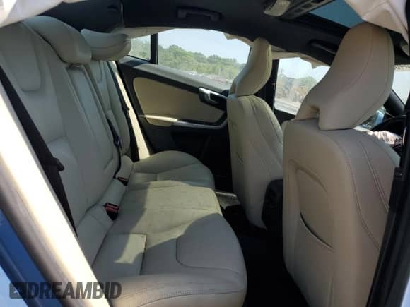 2015 Volvo S60 T5 Drive-E Platinum с VIN YV126MFMXF1345977, выставлен на аукционе Copart как лот 62184635 с пробегом 65 341 миль миль и Списание • Salvage title. История ставок и продаж доступна на DreamBid. Изображение 10.